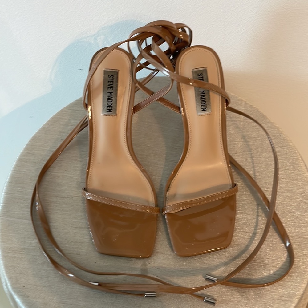 STEVE MADDEN “UPLIFT” HEELS - Picture 3 of 5